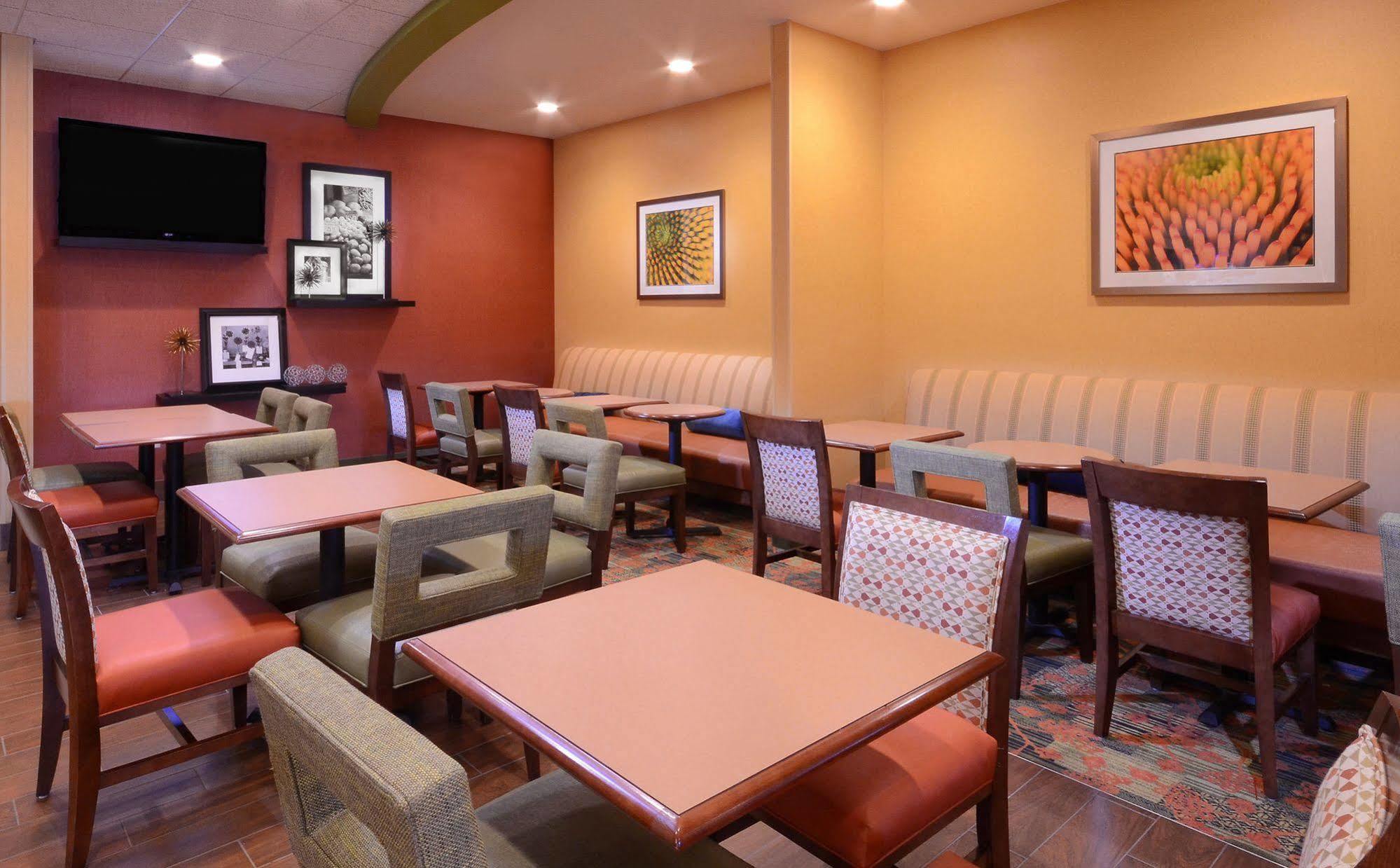 Hampton Inn Fayetteville Fort Bragg Exterior foto